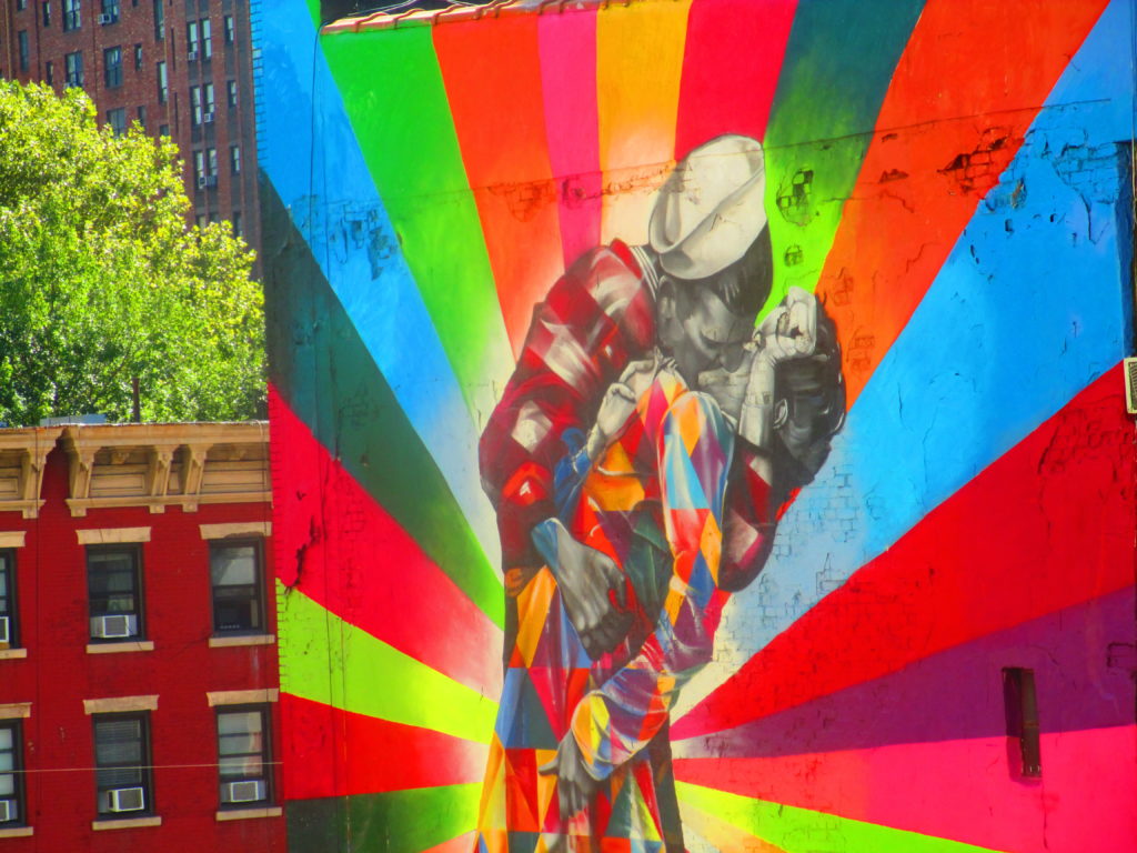 Street Art a Chelsea, New York: un bacio in technicolor Street Art a Chelsea, New York: un bacio in technicolor