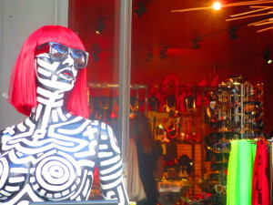 Vetrina del negozio Patricia Field a Manhattan, New York