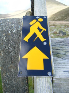 freccia per escursionisti nella Dingle Way, Irlanda