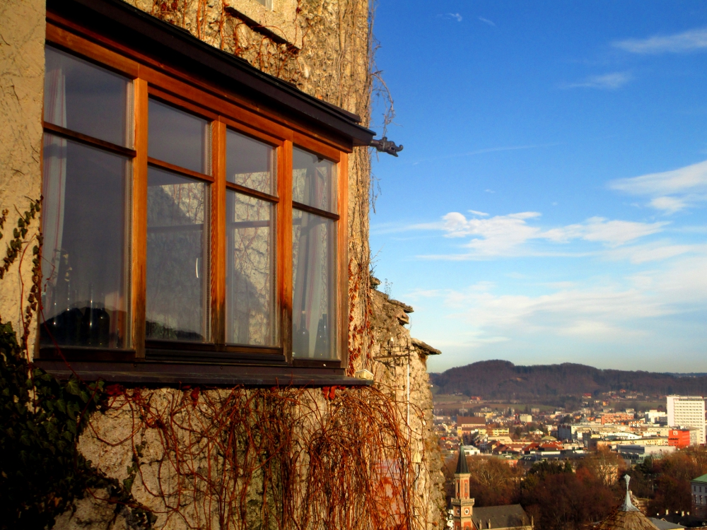 finestra dell'ostello Stadtal a Salisburgo