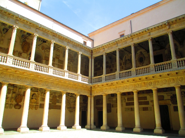cortile antico di Palazzo Bò, Padova